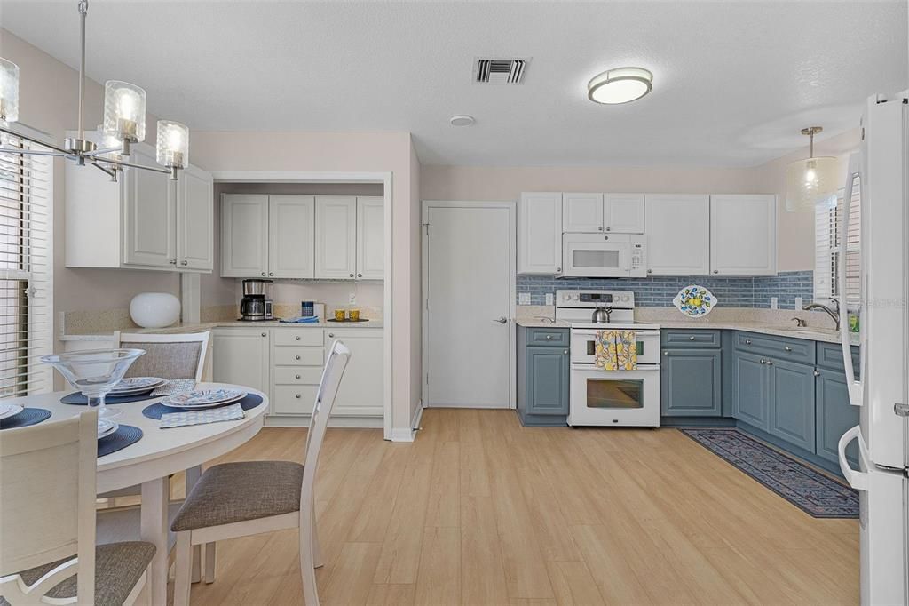 For Sale: $425,000 (2 beds, 2 baths, 1686 Square Feet)