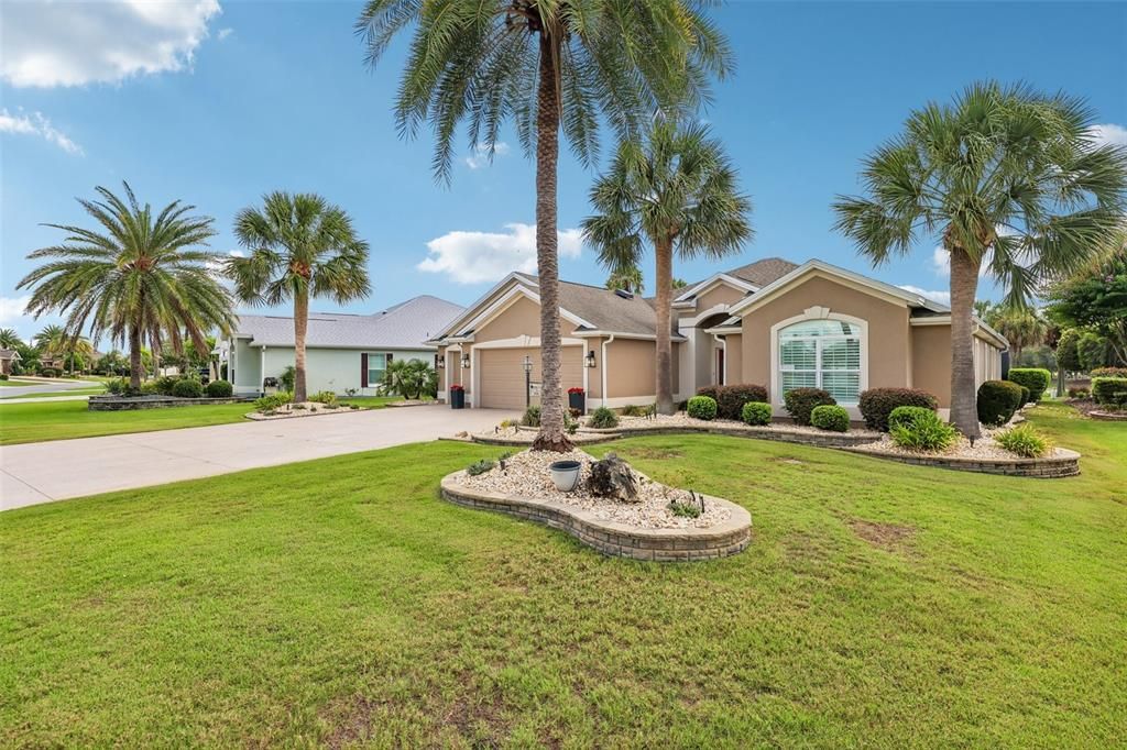 Active With Contract: $1,149,000 (3 beds, 2 baths, 2206 Square Feet)