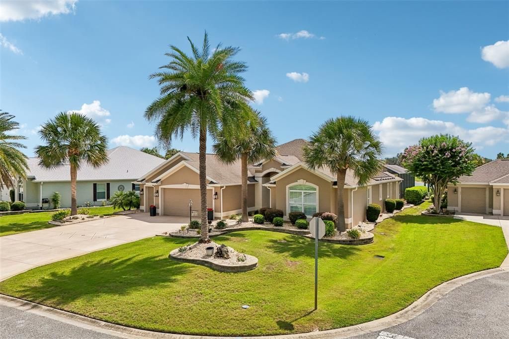 Active With Contract: $1,149,000 (3 beds, 2 baths, 2206 Square Feet)