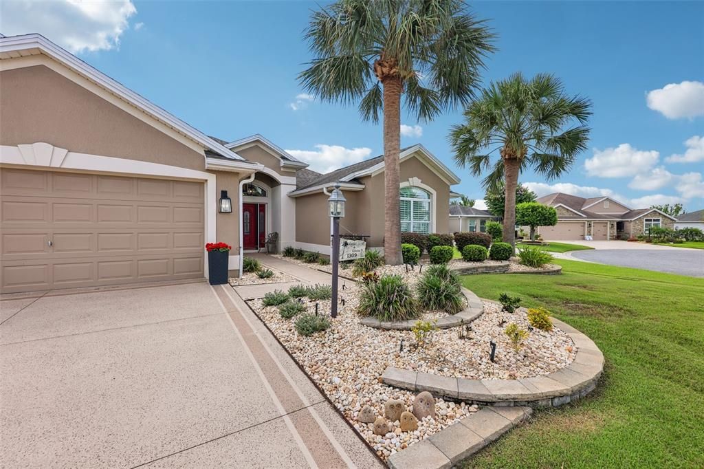 Active With Contract: $1,149,000 (3 beds, 2 baths, 2206 Square Feet)