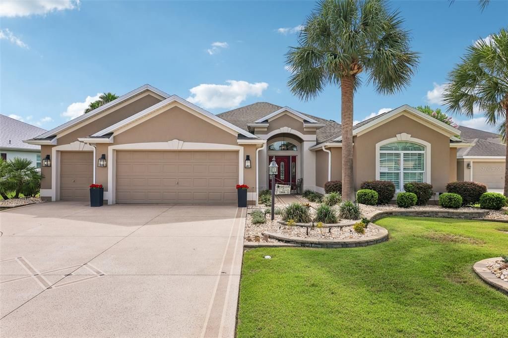 Active With Contract: $1,149,000 (3 beds, 2 baths, 2206 Square Feet)