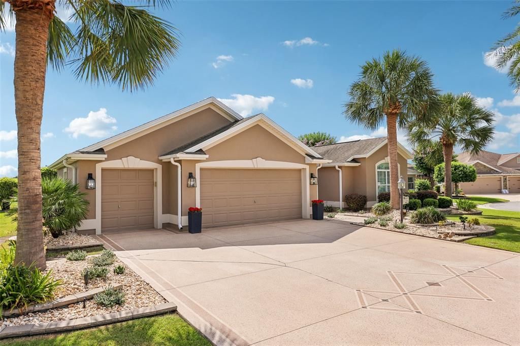 Active With Contract: $1,149,000 (3 beds, 2 baths, 2206 Square Feet)