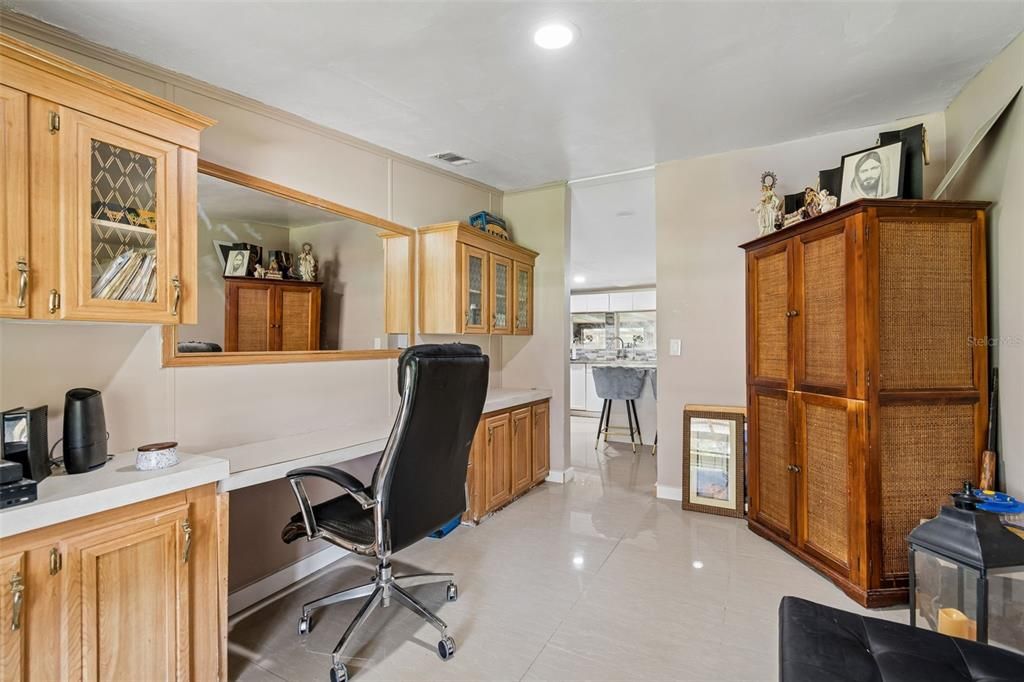 For Sale: $375,000 (3 beds, 3 baths, 1782 Square Feet)