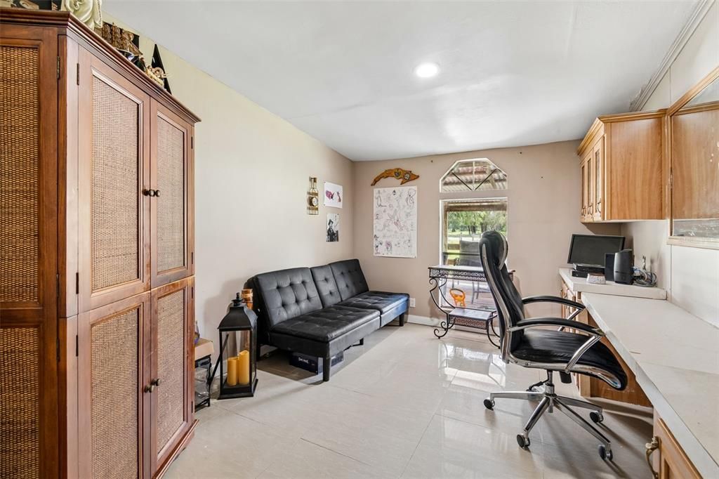 For Sale: $375,000 (3 beds, 3 baths, 1782 Square Feet)