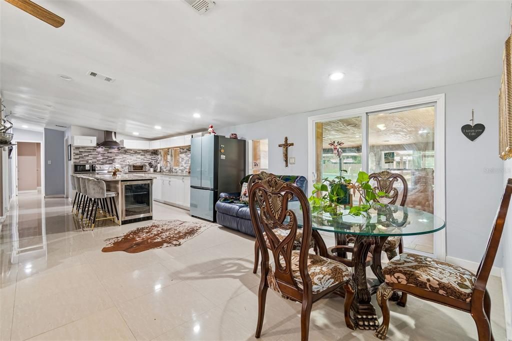 For Sale: $375,000 (3 beds, 3 baths, 1782 Square Feet)