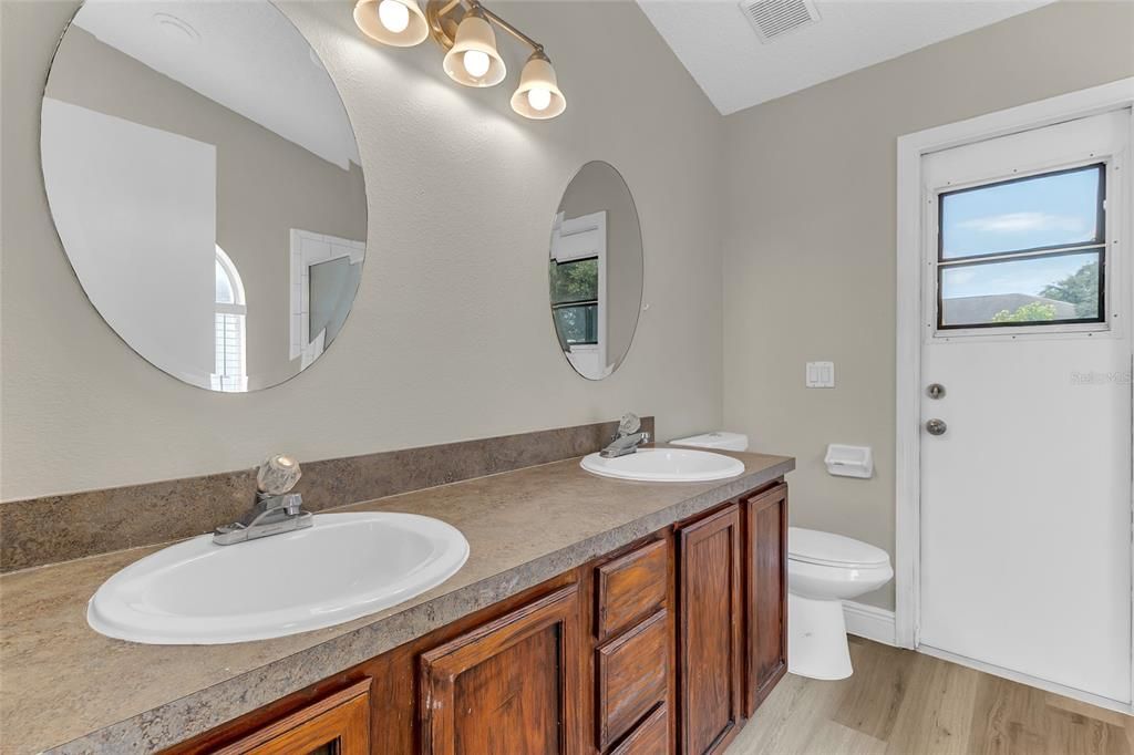 For Sale: $429,000 (3 beds, 2 baths, 1828 Square Feet)