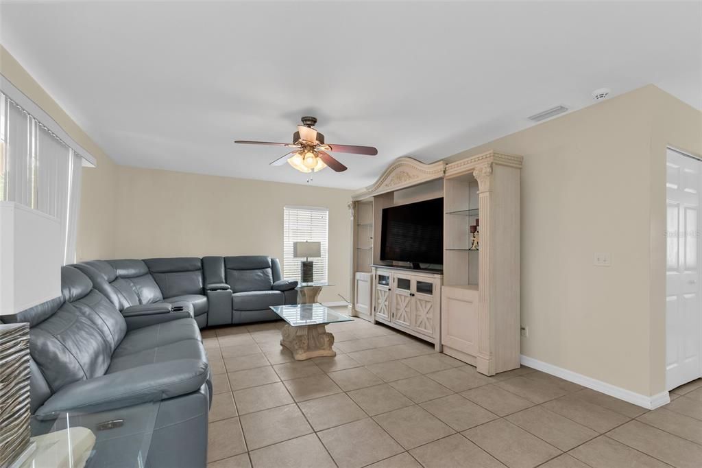 For Sale: $309,000 (4 beds, 2 baths, 2200 Square Feet)