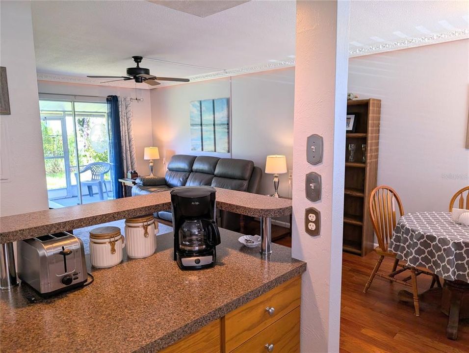 For Sale: $69,900 (1 beds, 1 baths, 576 Square Feet)