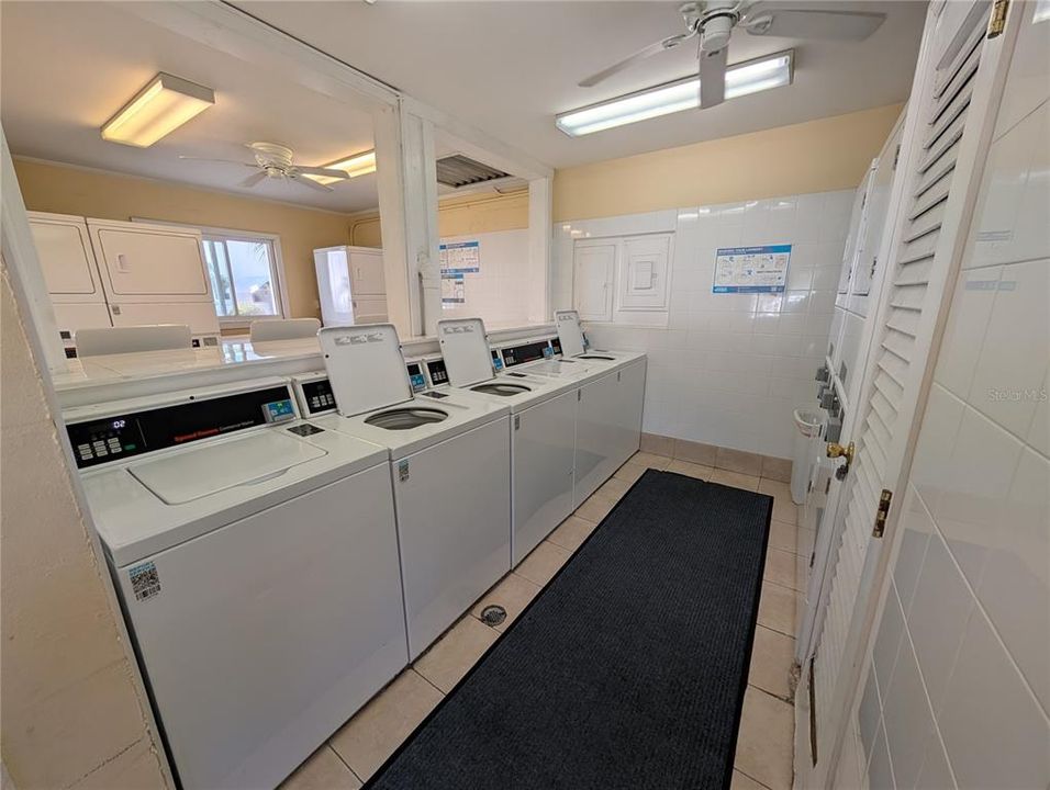 For Sale: $69,900 (1 beds, 1 baths, 576 Square Feet)