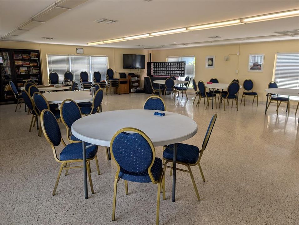 For Sale: $69,900 (1 beds, 1 baths, 576 Square Feet)