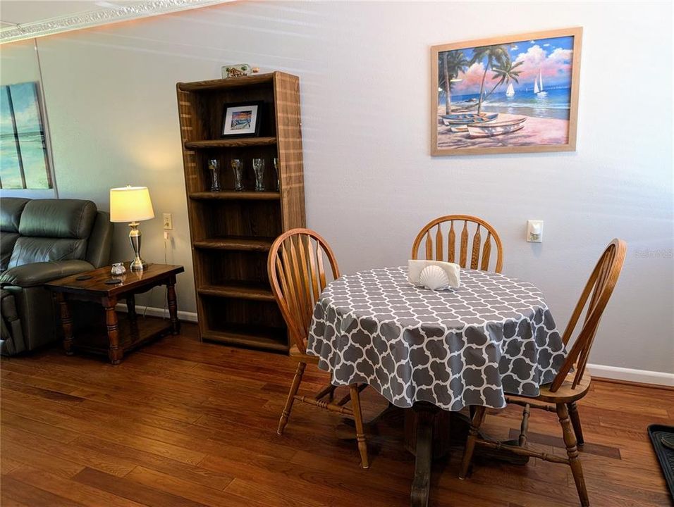 For Sale: $69,900 (1 beds, 1 baths, 576 Square Feet)