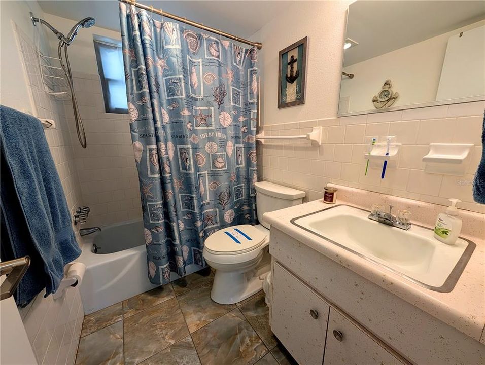 For Sale: $69,900 (1 beds, 1 baths, 576 Square Feet)