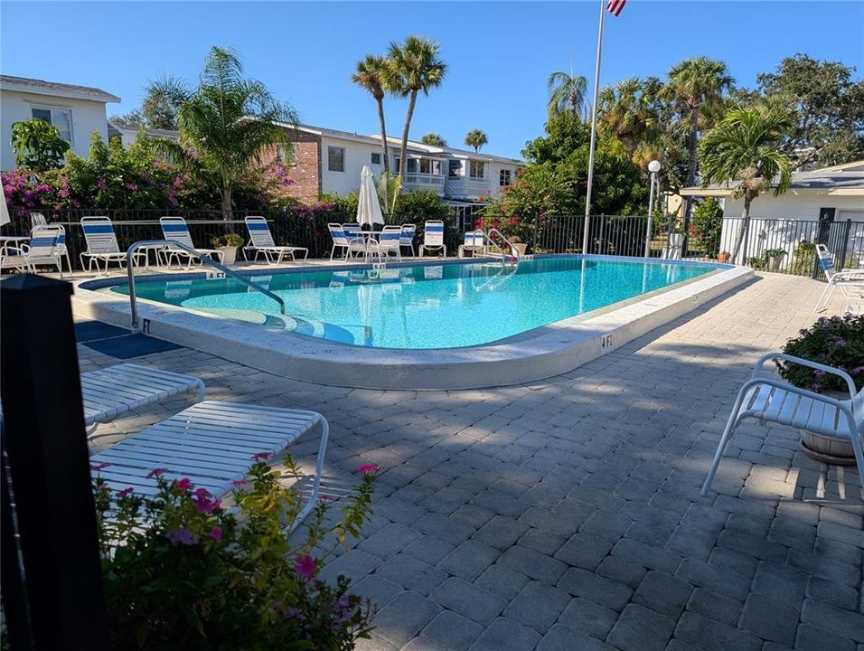 For Sale: $69,900 (1 beds, 1 baths, 576 Square Feet)