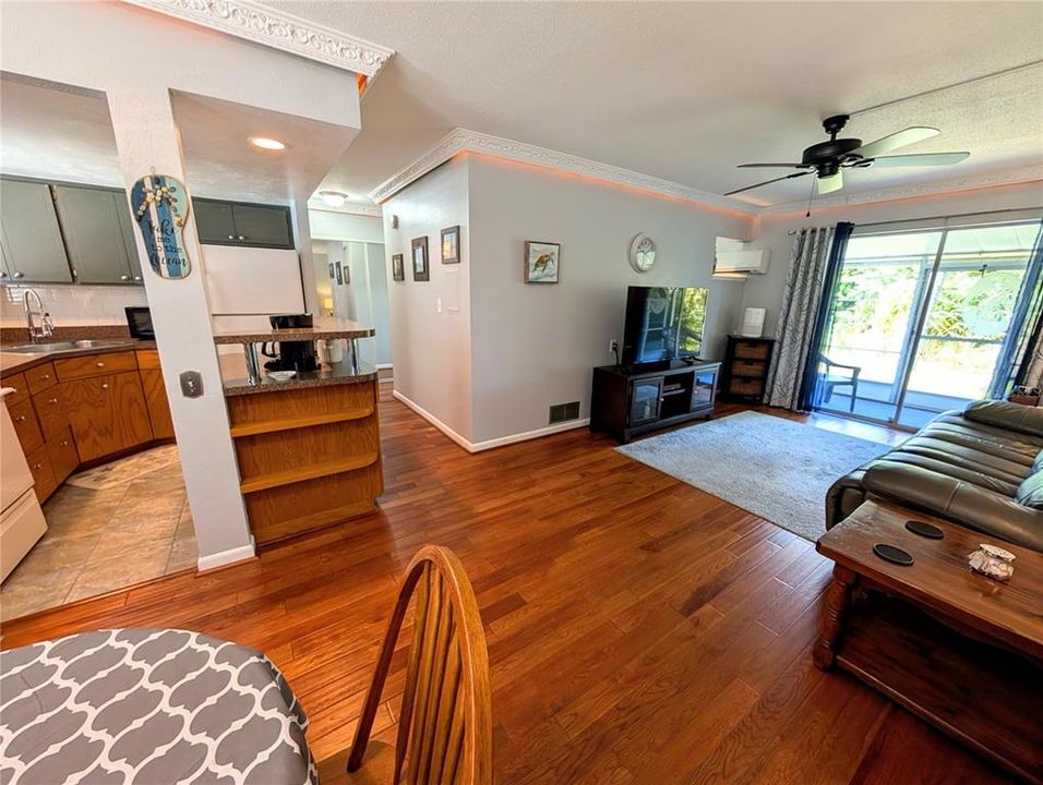 For Sale: $69,900 (1 beds, 1 baths, 576 Square Feet)