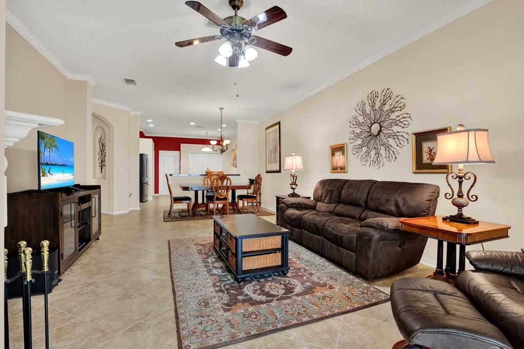 待售: $325,000 (3 贝兹, 2 浴室, 1722 平方英尺)