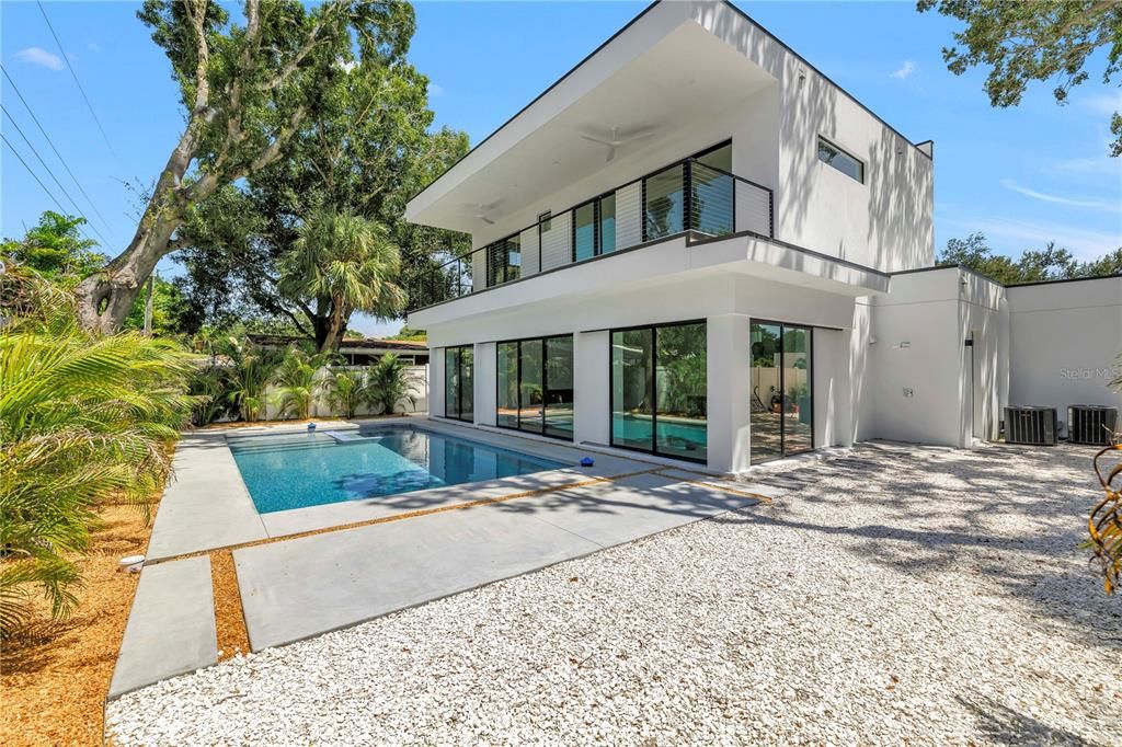 For Sale: $2,199,000 (5 beds, 5 baths, 3000 Square Feet)