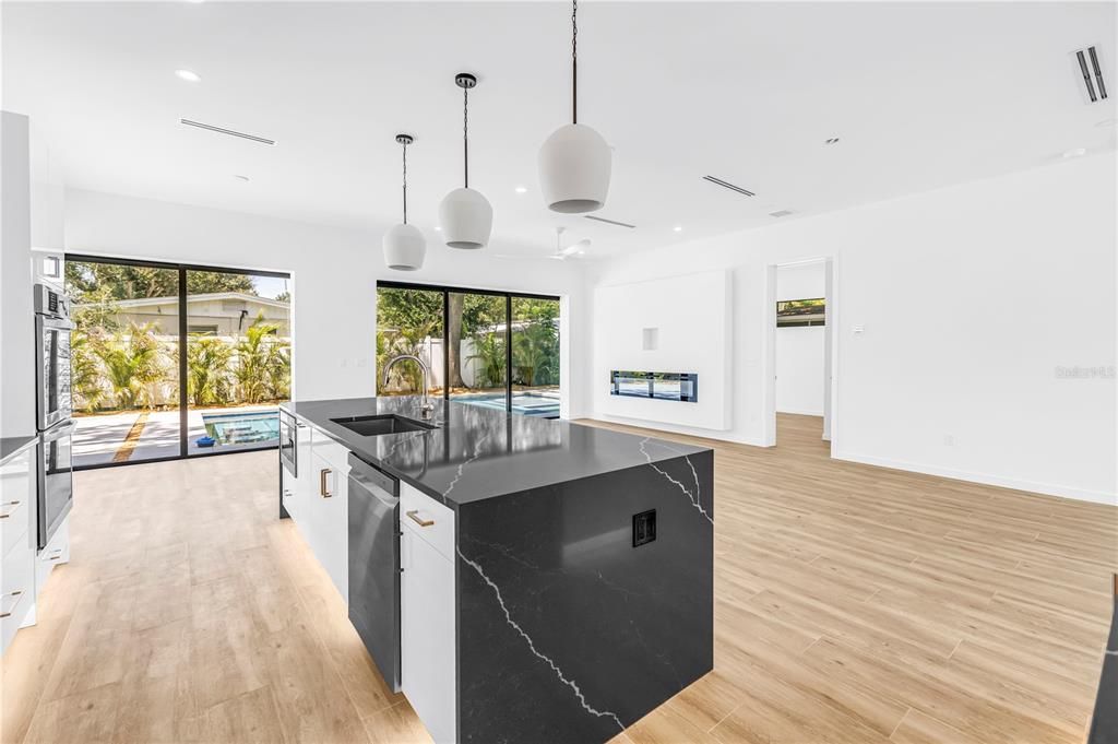 For Sale: $2,199,000 (5 beds, 5 baths, 3000 Square Feet)