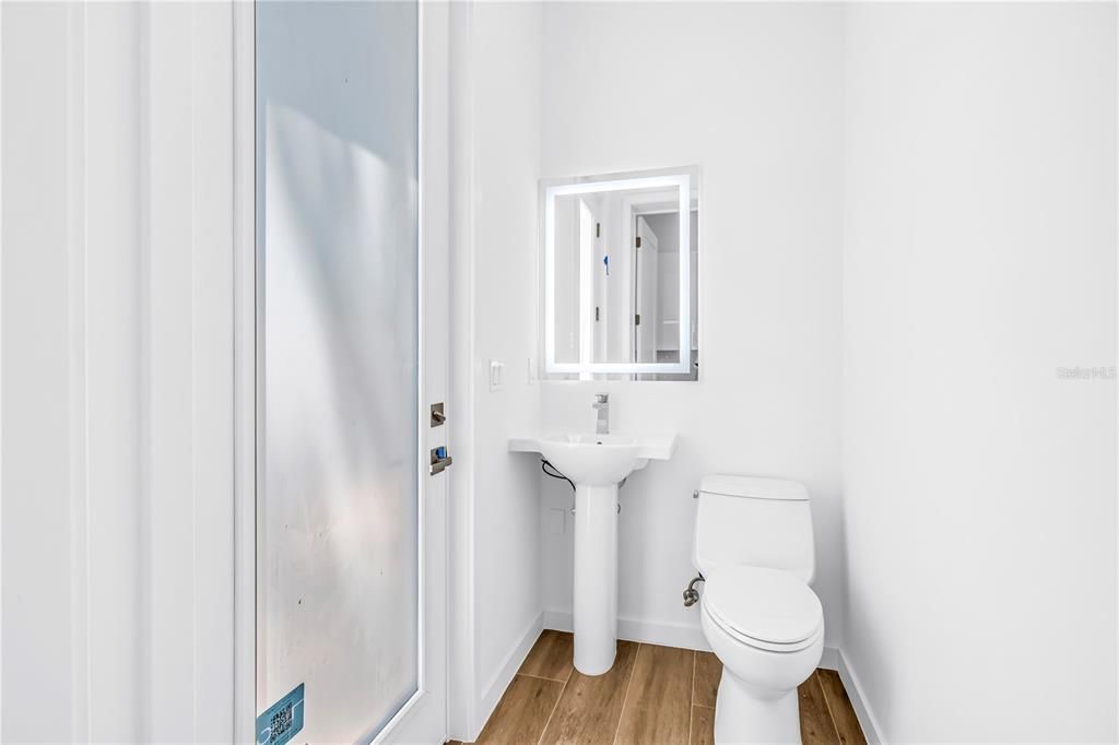 For Sale: $2,199,000 (5 beds, 5 baths, 3000 Square Feet)