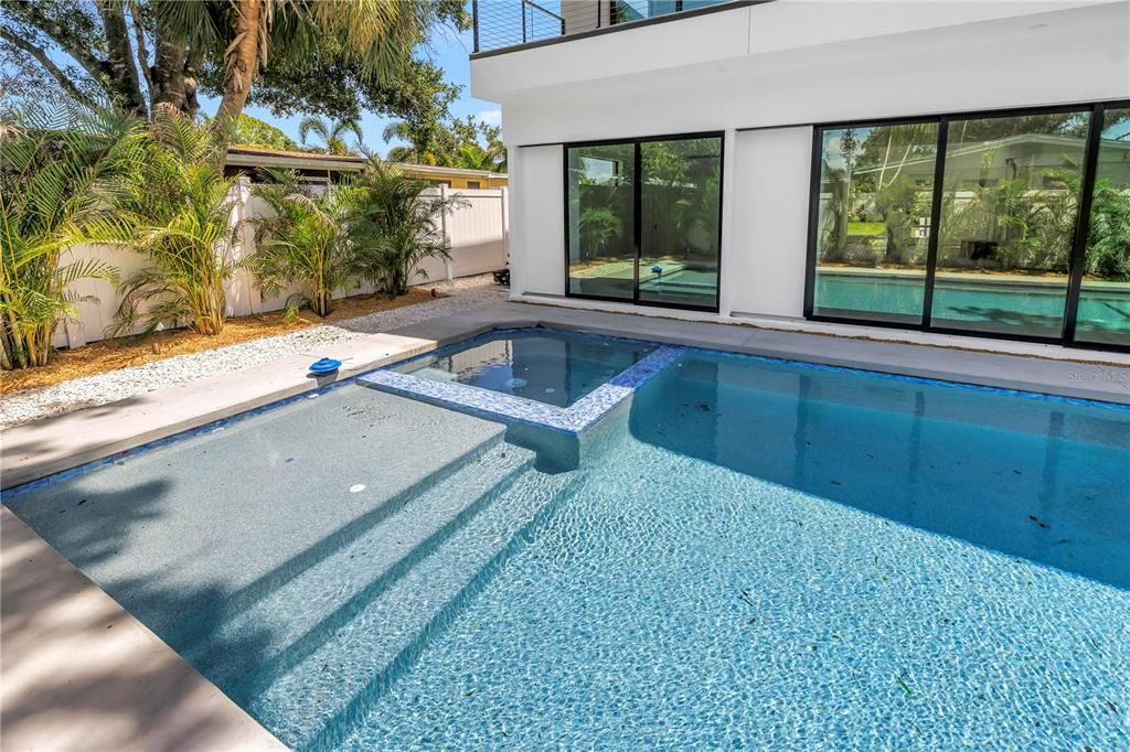 For Sale: $2,199,000 (5 beds, 5 baths, 3000 Square Feet)