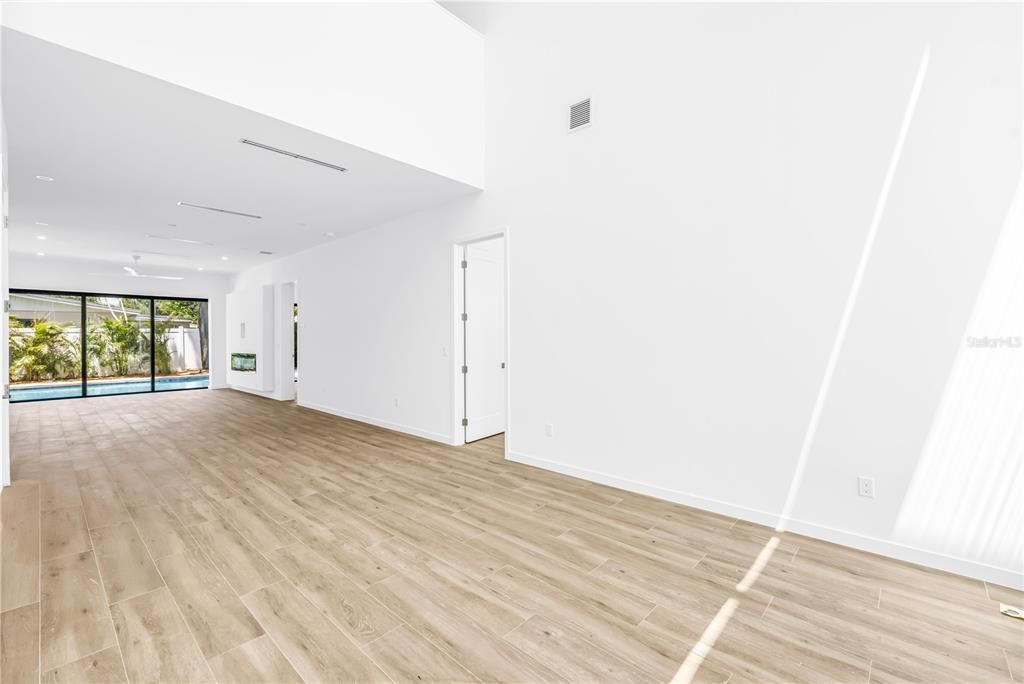 For Sale: $2,199,000 (5 beds, 5 baths, 3000 Square Feet)
