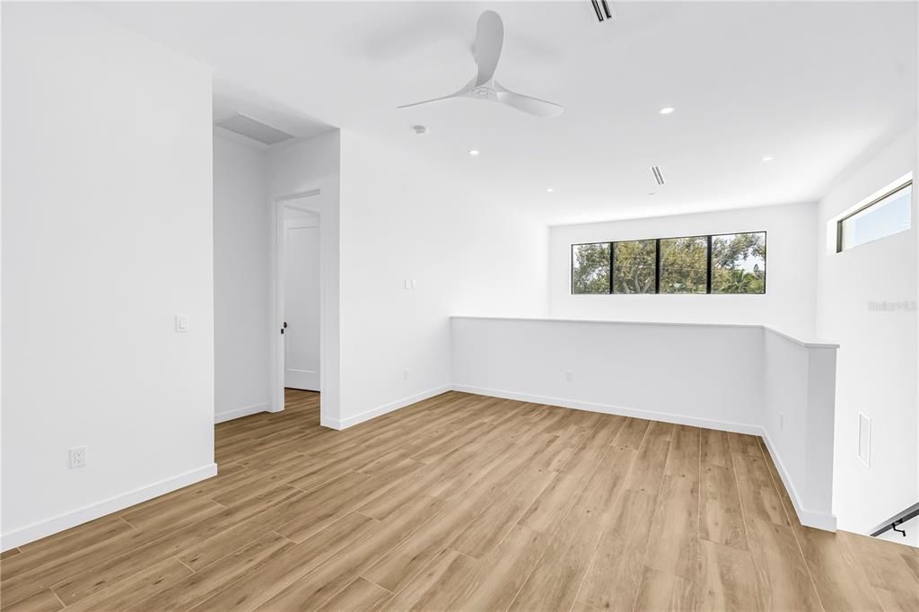 For Sale: $2,199,000 (5 beds, 5 baths, 3000 Square Feet)