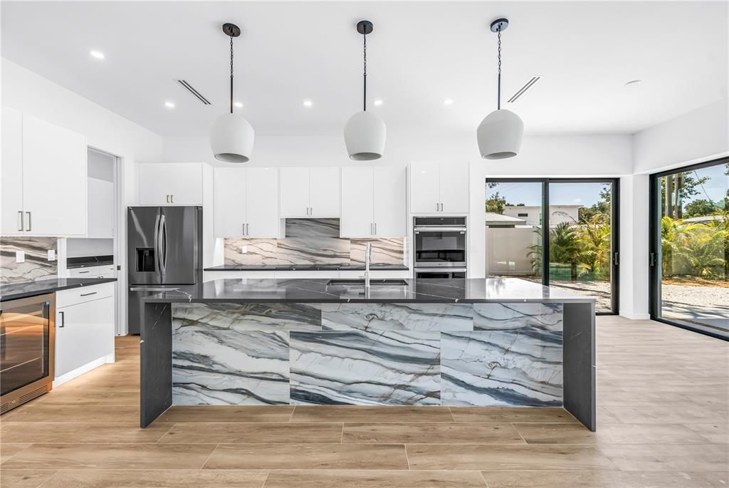 For Sale: $2,199,000 (5 beds, 5 baths, 3000 Square Feet)