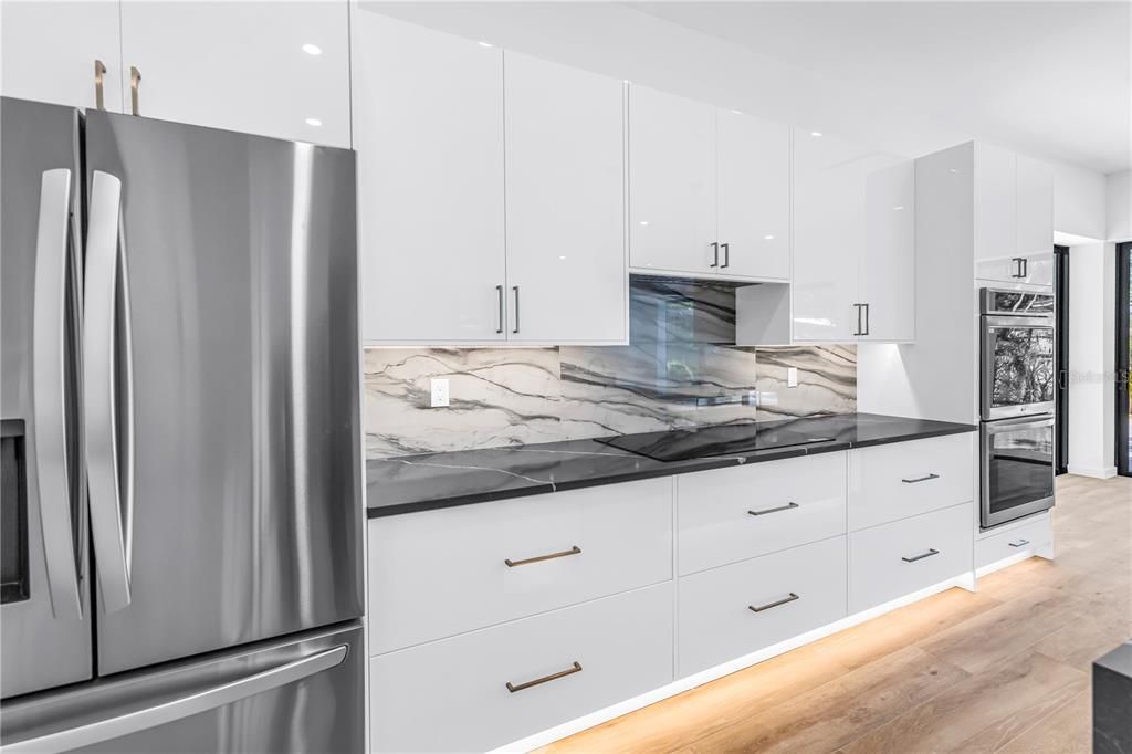 For Sale: $2,199,000 (5 beds, 5 baths, 3000 Square Feet)