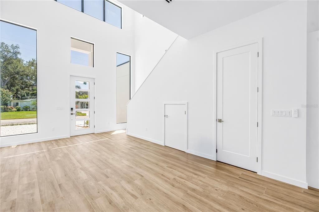 For Sale: $2,199,000 (5 beds, 5 baths, 3000 Square Feet)