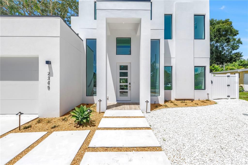 For Sale: $2,199,000 (5 beds, 5 baths, 3000 Square Feet)