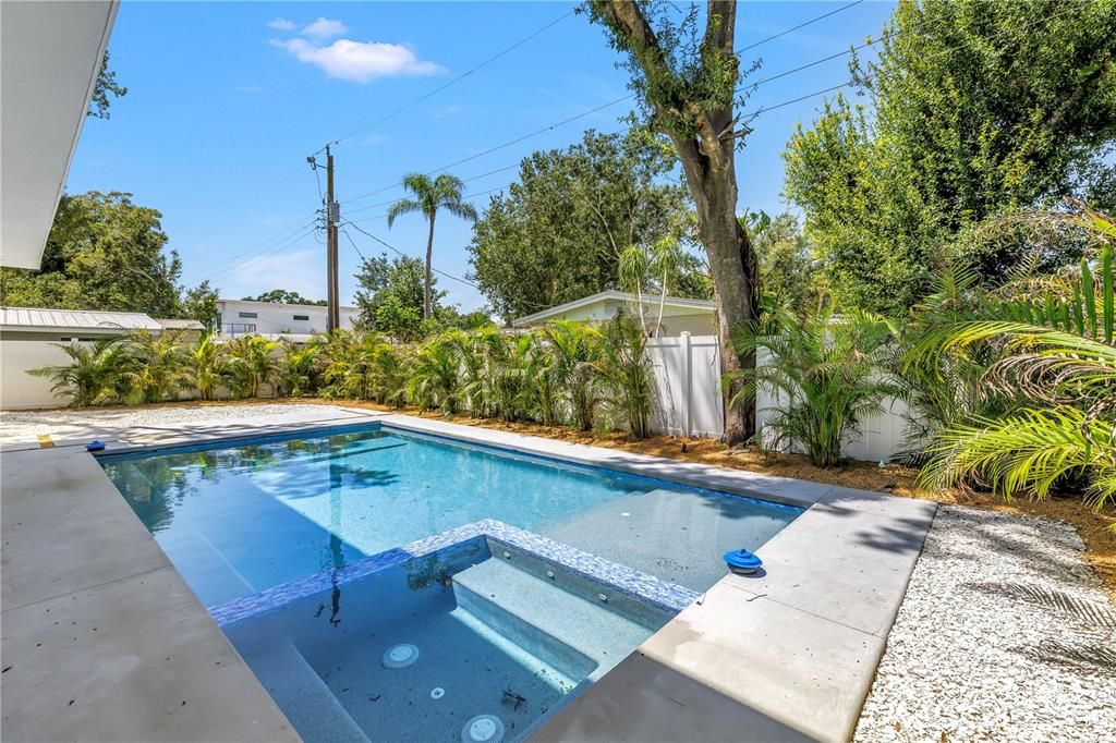 For Sale: $2,199,000 (5 beds, 5 baths, 3000 Square Feet)