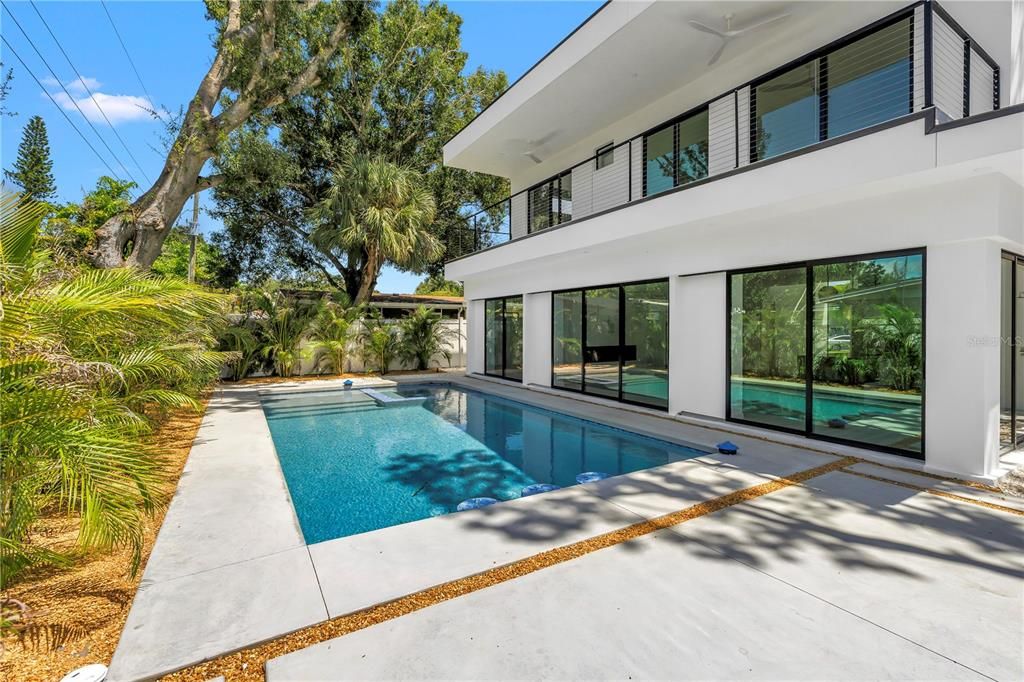 For Sale: $2,199,000 (5 beds, 5 baths, 3000 Square Feet)
