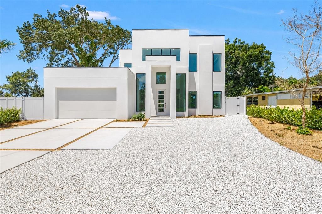 For Sale: $2,199,000 (5 beds, 5 baths, 3000 Square Feet)
