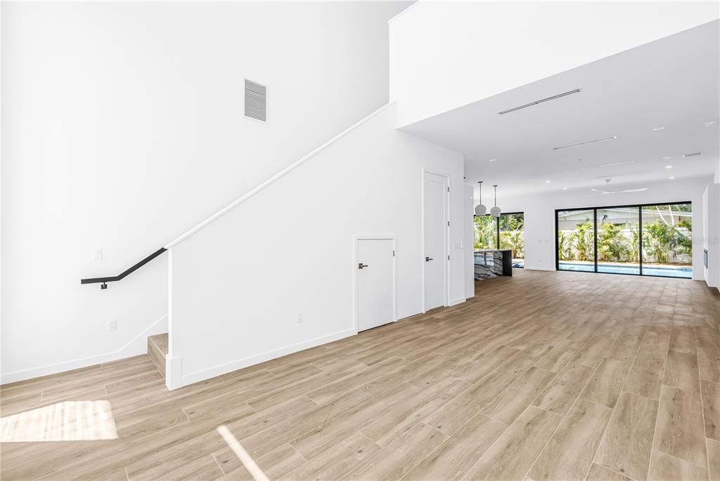 For Sale: $2,199,000 (5 beds, 5 baths, 3000 Square Feet)