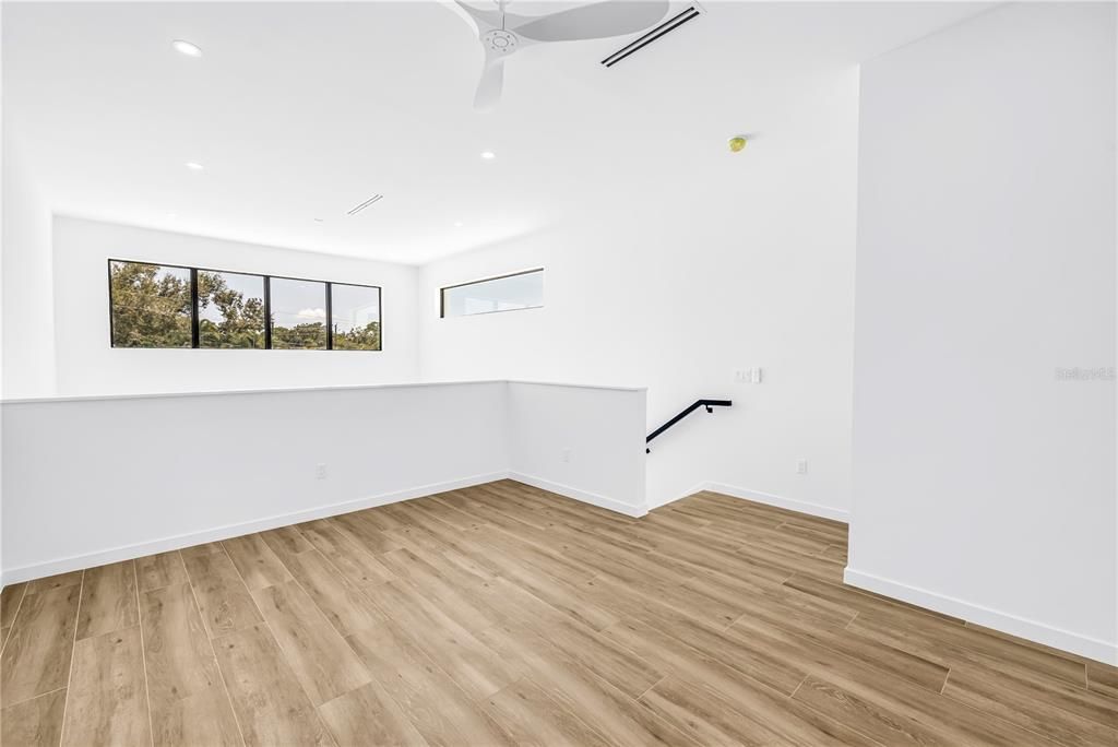 For Sale: $2,199,000 (5 beds, 5 baths, 3000 Square Feet)