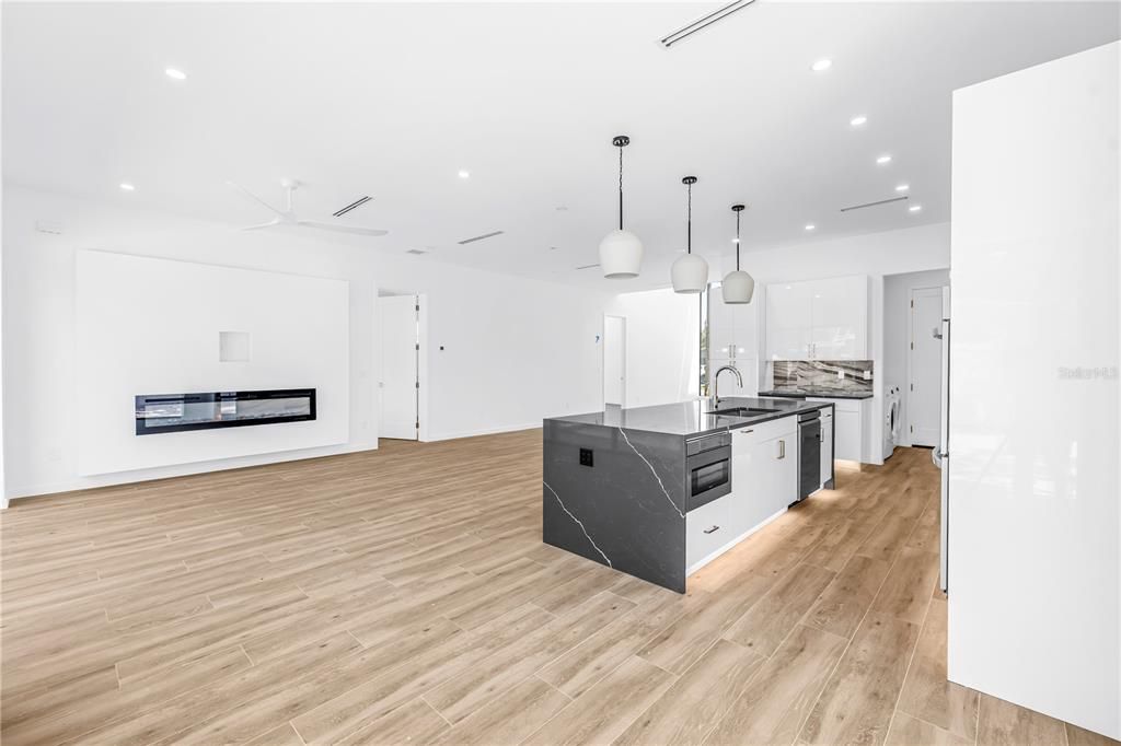 For Sale: $2,199,000 (5 beds, 5 baths, 3000 Square Feet)