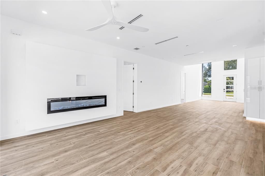 For Sale: $2,199,000 (5 beds, 5 baths, 3000 Square Feet)