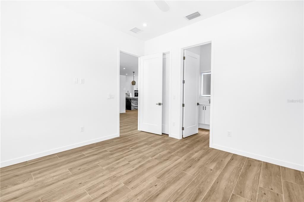 For Sale: $2,199,000 (5 beds, 5 baths, 3000 Square Feet)