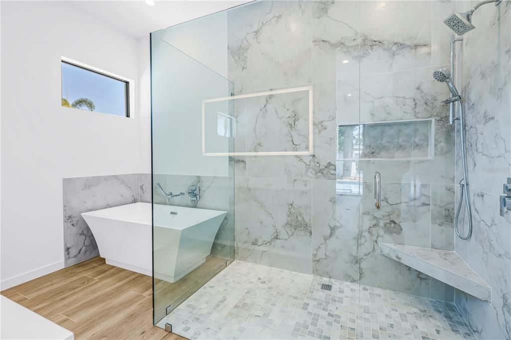For Sale: $2,199,000 (5 beds, 5 baths, 3000 Square Feet)