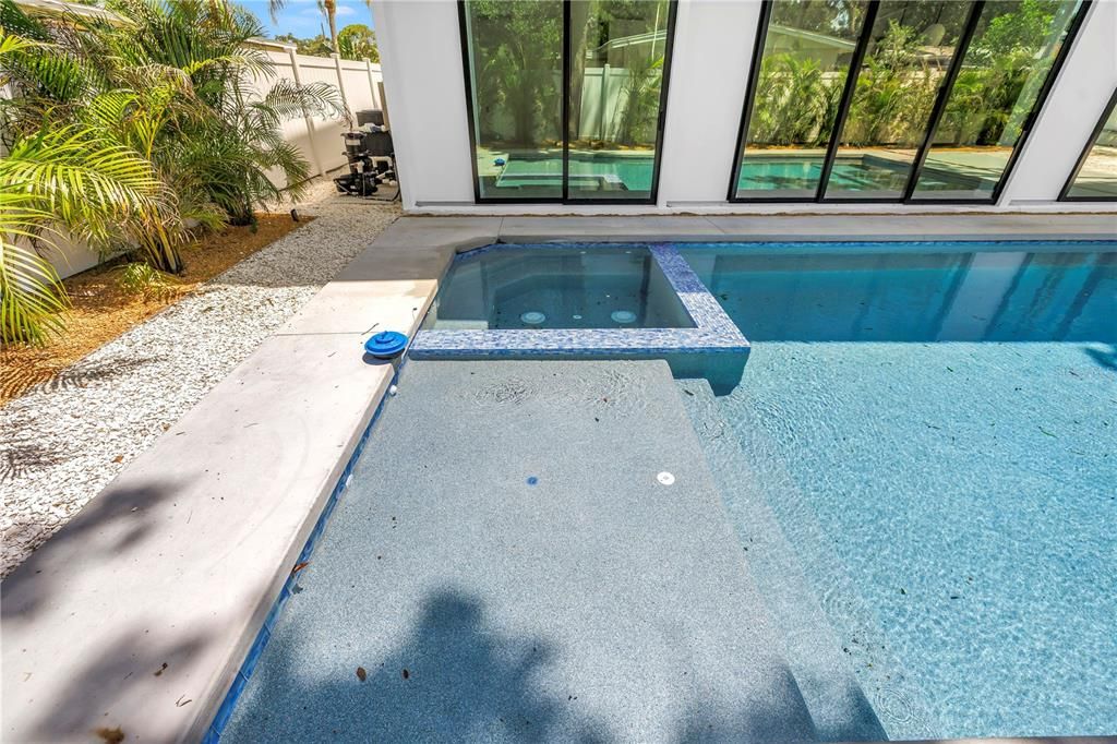 For Sale: $2,199,000 (5 beds, 5 baths, 3000 Square Feet)