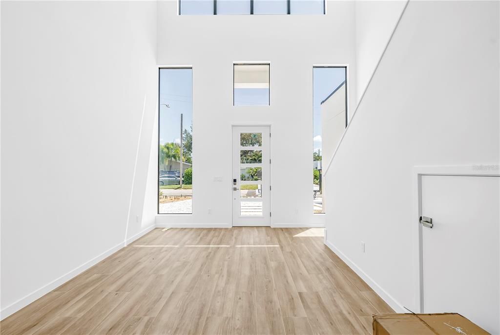 For Sale: $2,199,000 (5 beds, 5 baths, 3000 Square Feet)