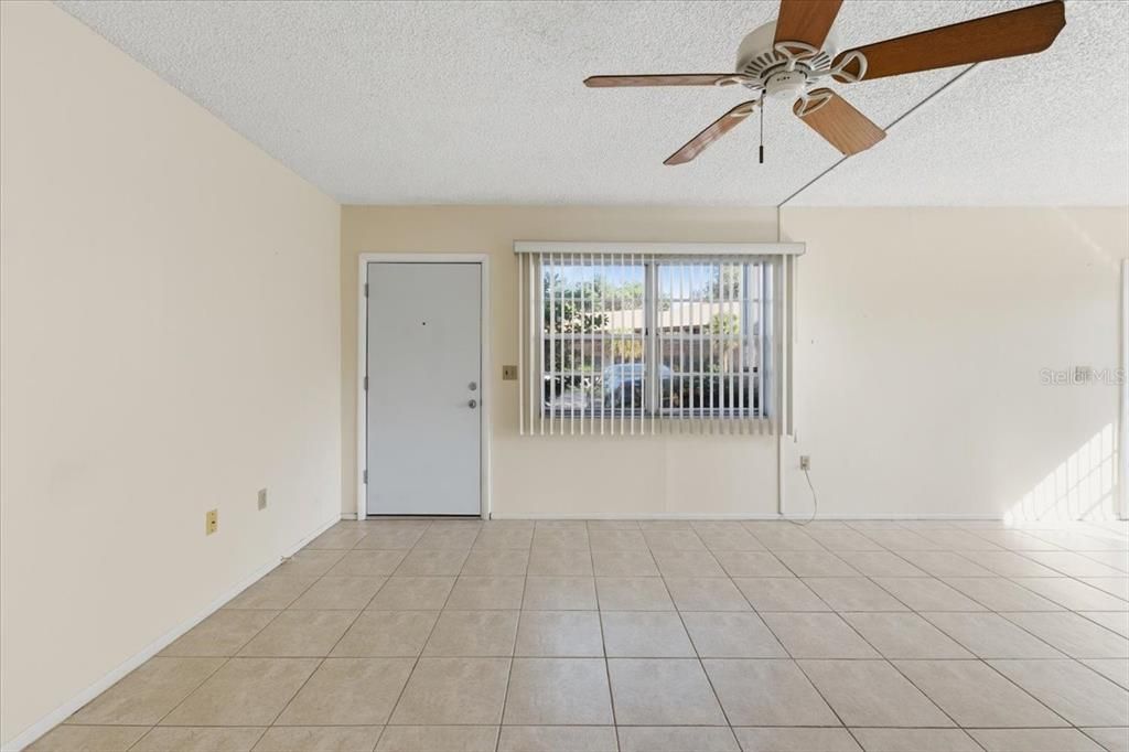 For Sale: $112,500 (2 beds, 2 baths, 921 Square Feet)