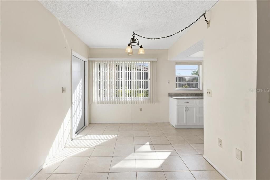 For Sale: $112,500 (2 beds, 2 baths, 921 Square Feet)