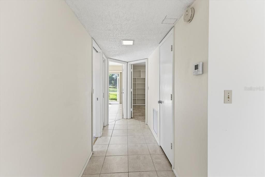 For Sale: $112,500 (2 beds, 2 baths, 921 Square Feet)