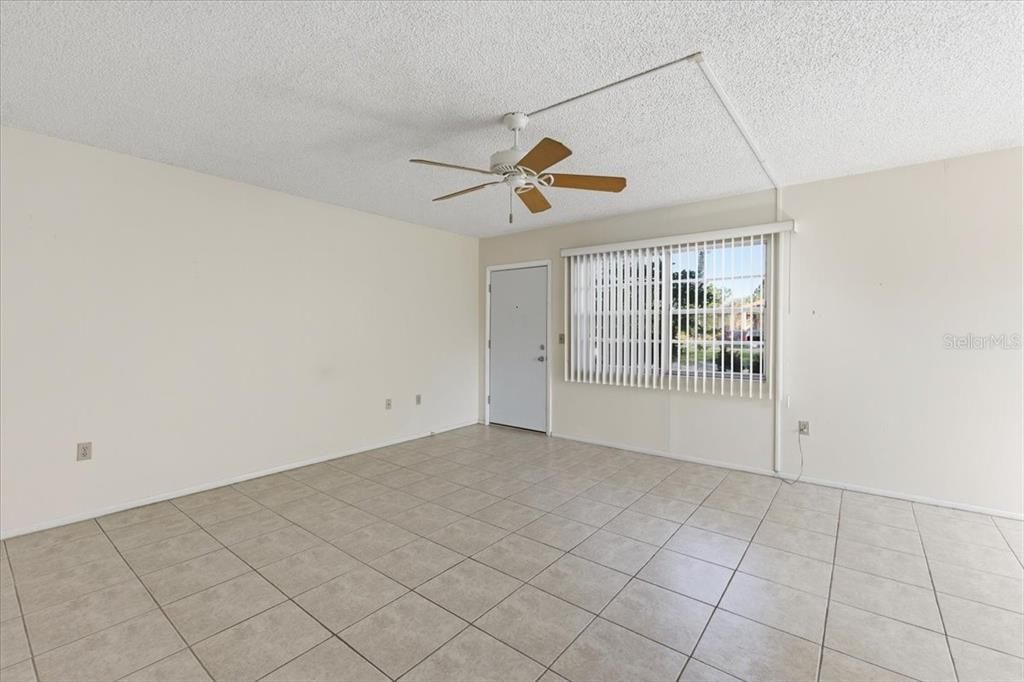 For Sale: $112,500 (2 beds, 2 baths, 921 Square Feet)