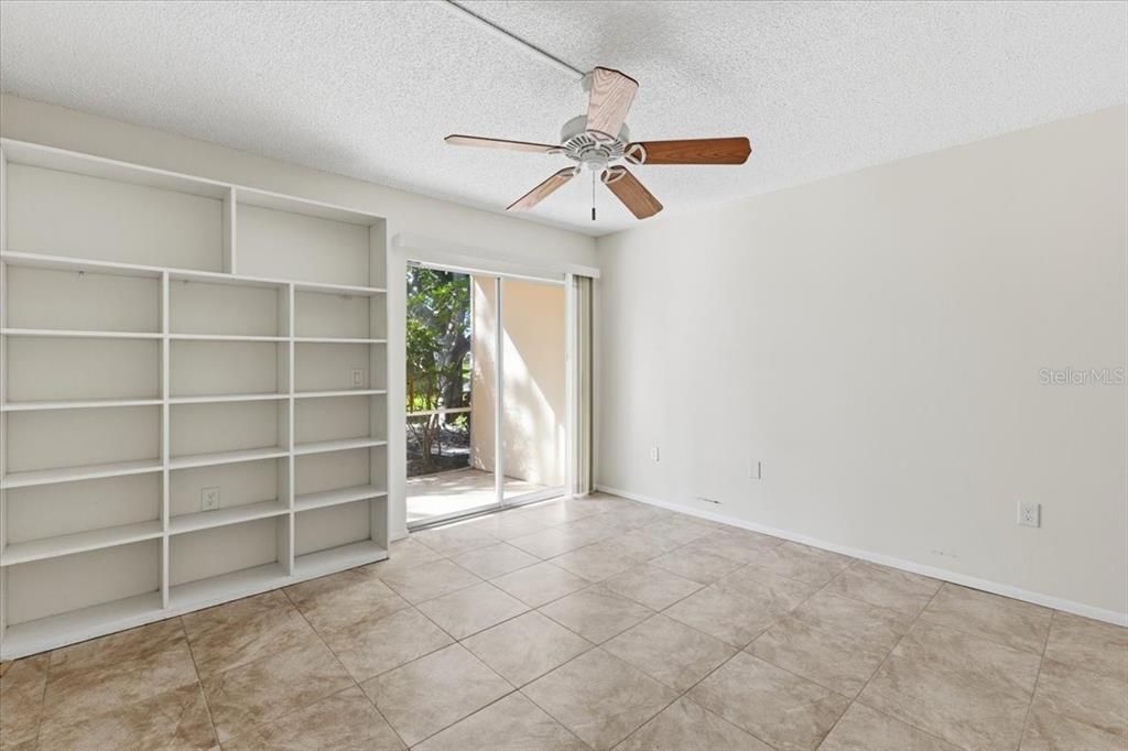 For Sale: $112,500 (2 beds, 2 baths, 921 Square Feet)