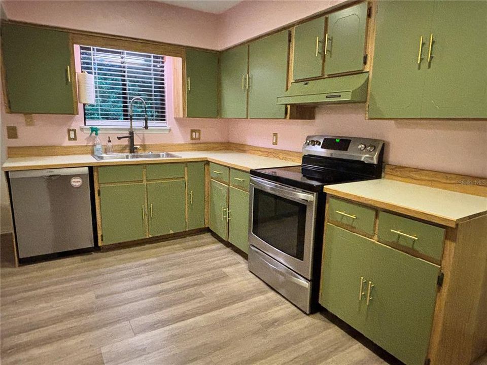 For Sale: $250,000 (2 beds, 2 baths, 1257 Square Feet)
