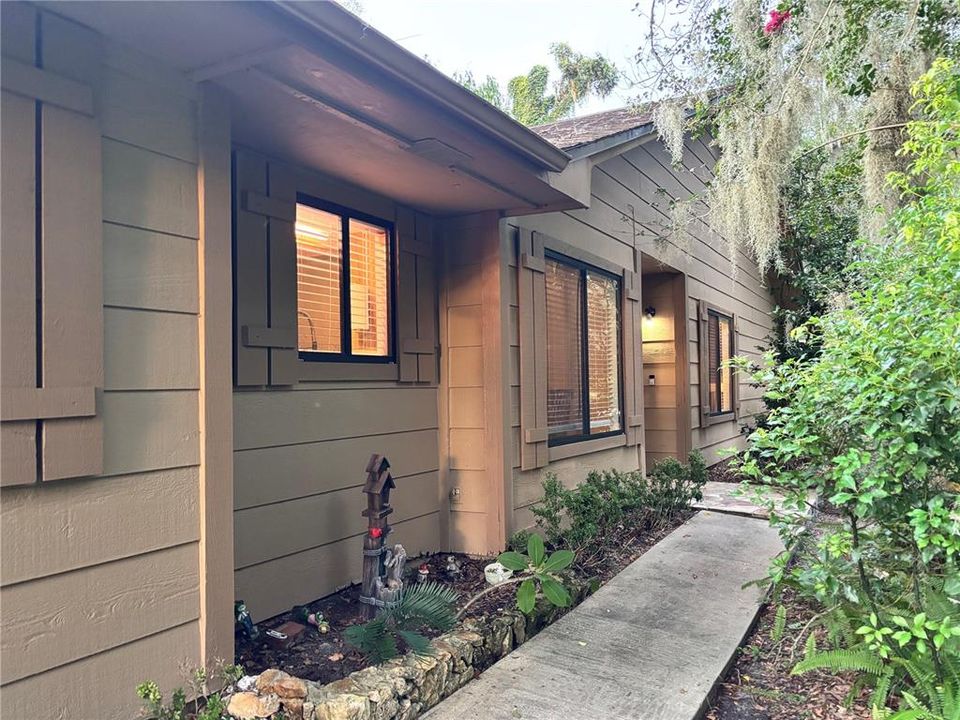 For Sale: $250,000 (2 beds, 2 baths, 1257 Square Feet)