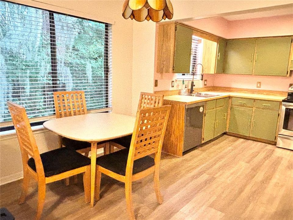For Sale: $250,000 (2 beds, 2 baths, 1257 Square Feet)