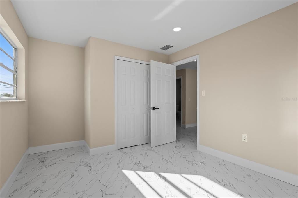 For Sale: $399,999 (4 beds, 3 baths, 1912 Square Feet)