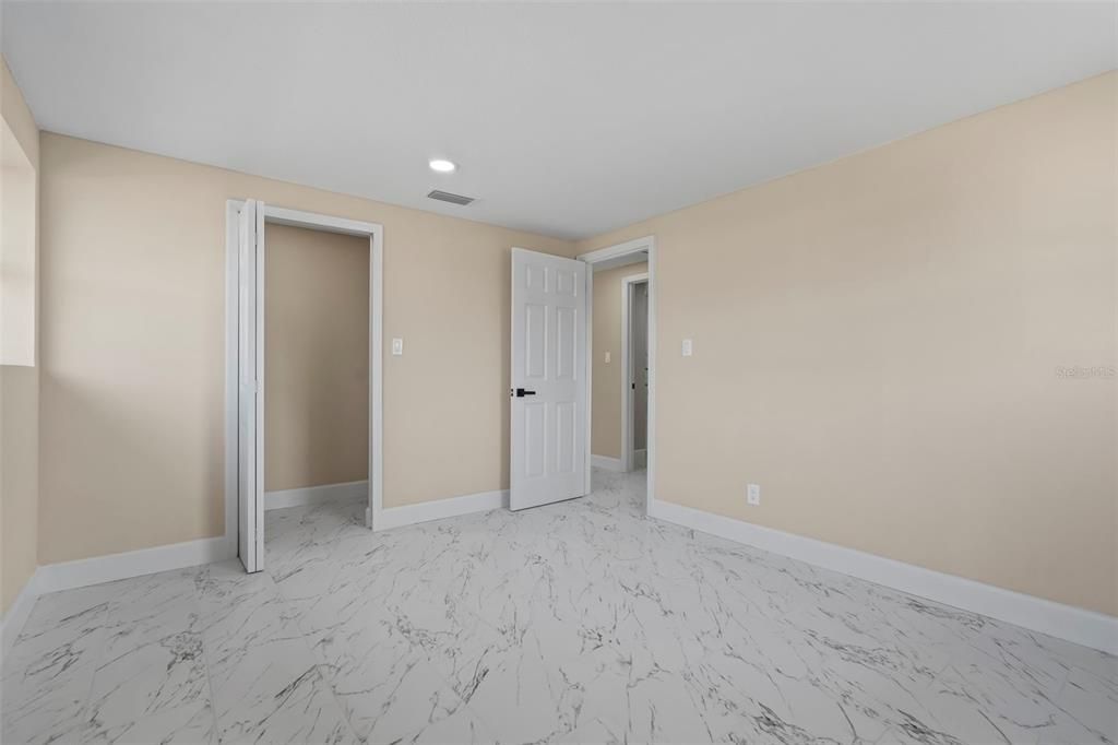 For Sale: $399,999 (4 beds, 3 baths, 1912 Square Feet)